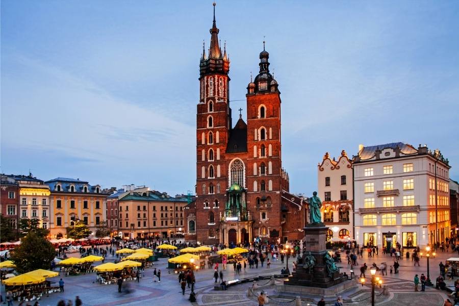 things to do in Krakow - Saint Mary's Basilica krakow