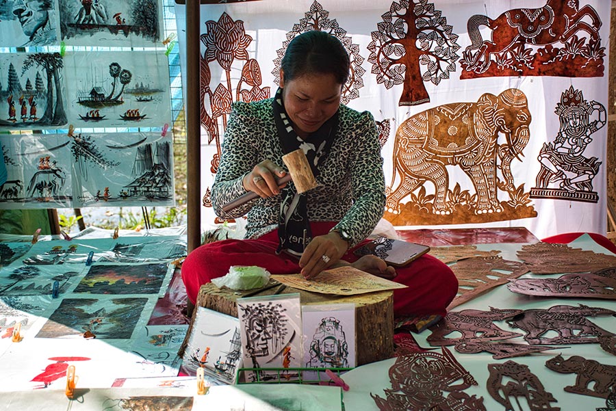 Exploring Siem Reap - Artist at work Siem Reap