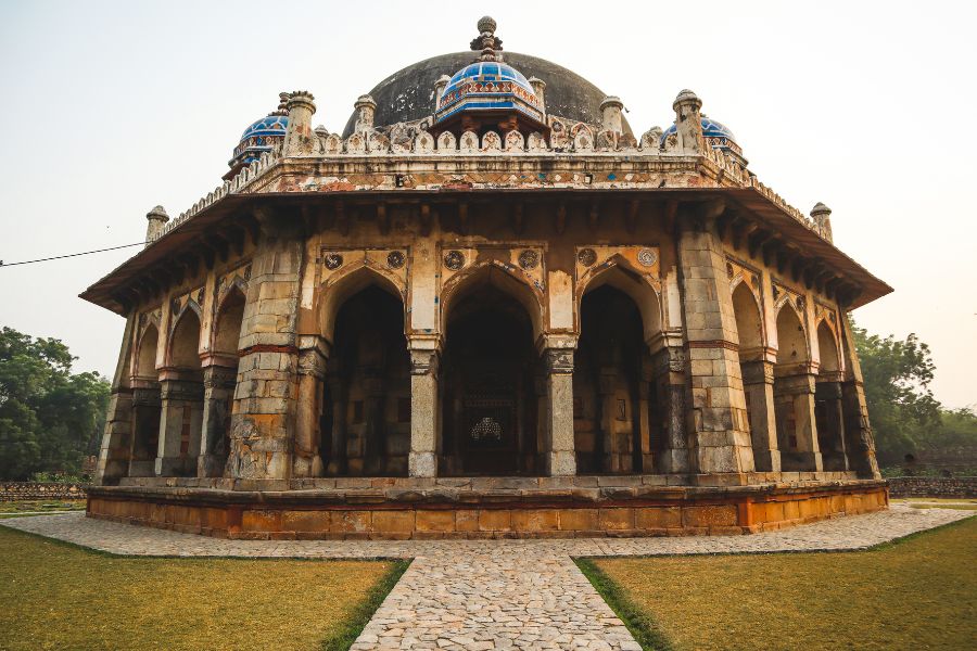 Places To Visit in New Delhi - Tomb and mosque of Isa Khan