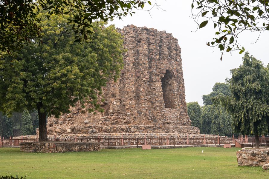 Qutb Minar - A Must See in New Delhi, India