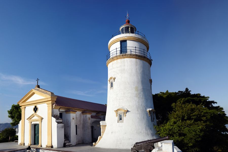 Macau Attractions - Guia Lighthouse