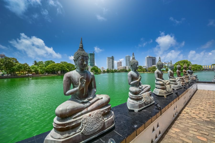 Backpackers Guide to Colombo - Gangaramaya Temple