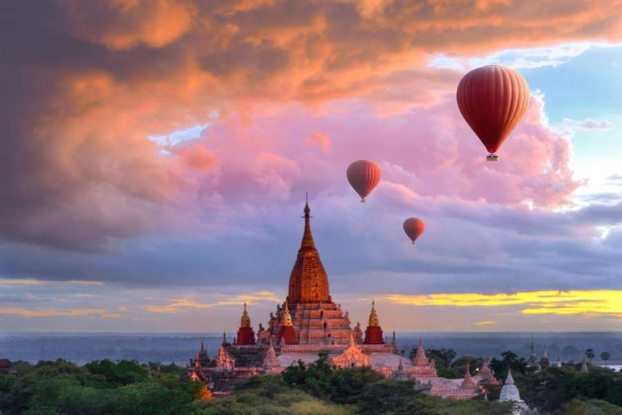 Travel Guide to Bagan - balloon