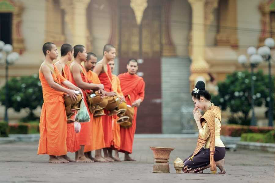 Female Solo Travel in Bangkok - Bangkok Asia temple