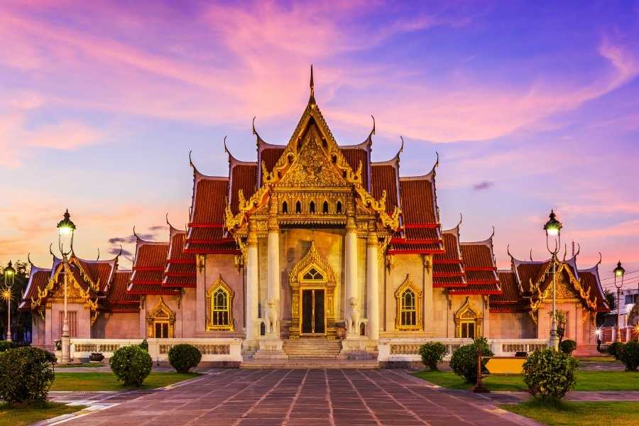 Female Solo Travel in Bangkok - Bangkok Asia temple