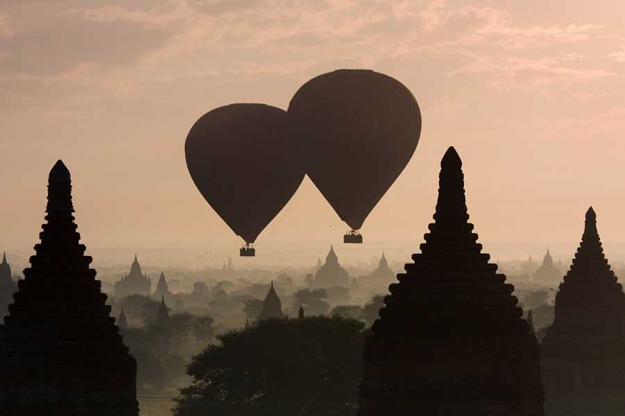 Travel Guide to Bagan Myanmar balloon