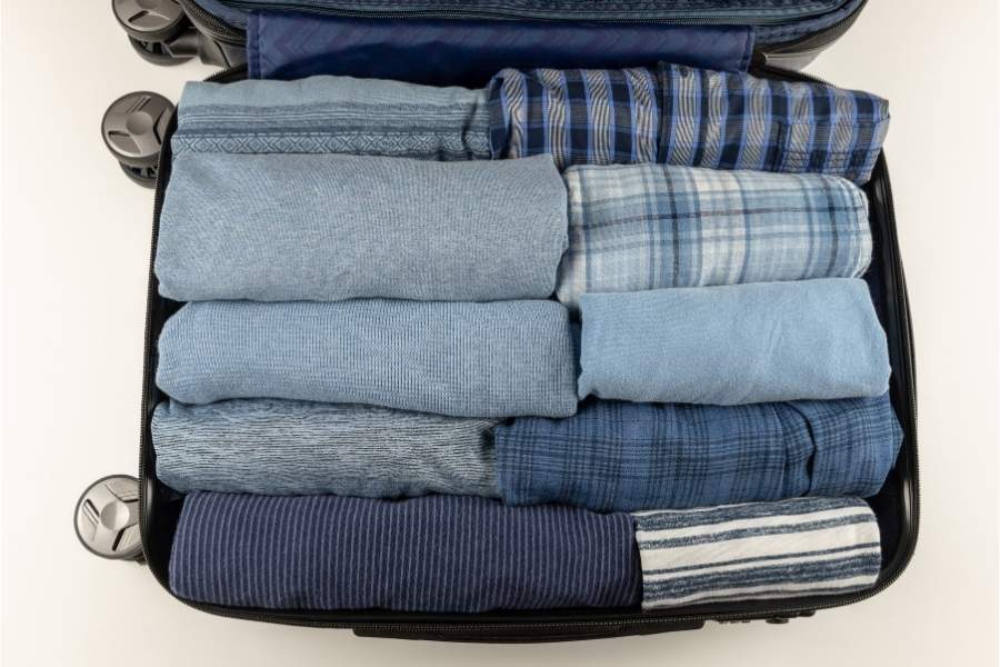 SPACE SAVING Packing Tips - Roll up your clothes