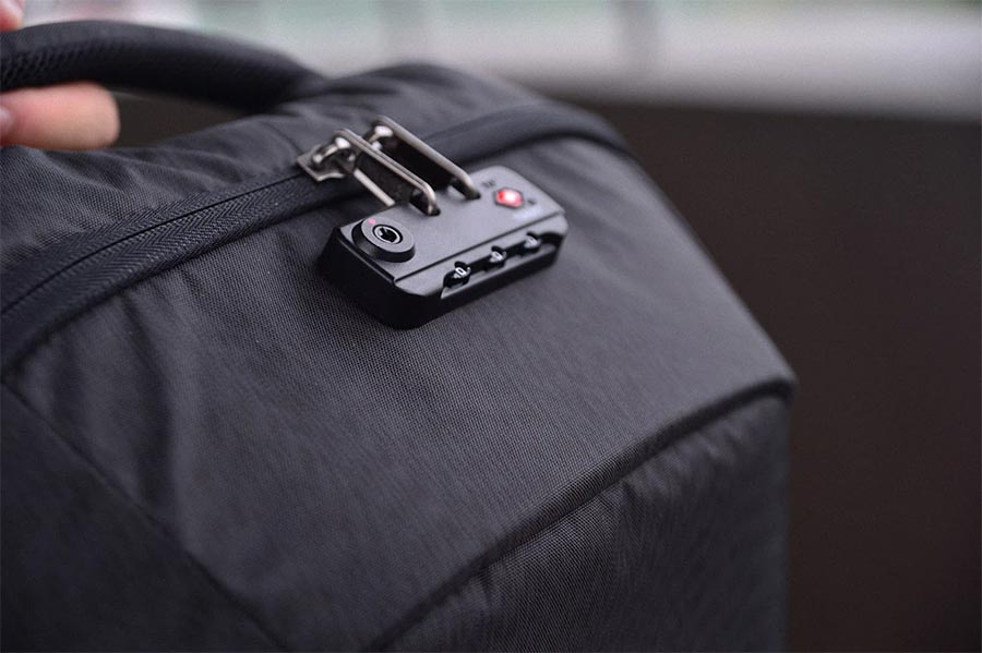 Laptop safe - bag with built in lock