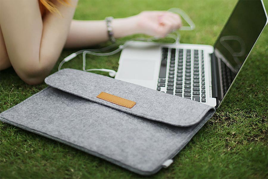 keep laptop safe - macbook air sleeve