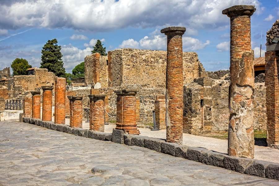 pompeii italy