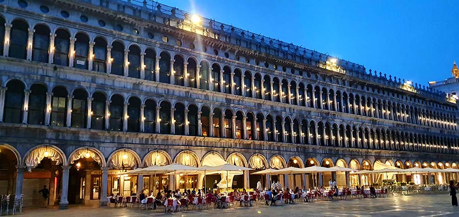 Venice Digital Nomad Stay - Piazza San Marco By night