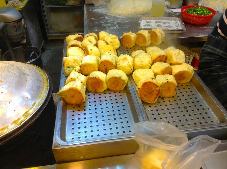 Steamed Rice Bun Filled with Vegetables