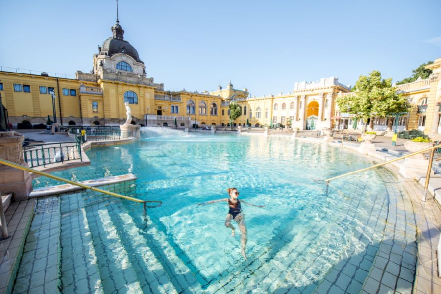 Budapest Travel Guide - Szechenyi Thermal Bathhouse