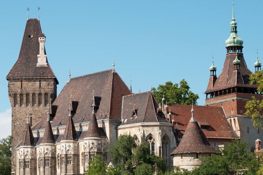 Budapest Travel Guide - Vajdahunyad Castle