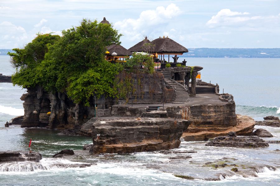 tanah lot temple