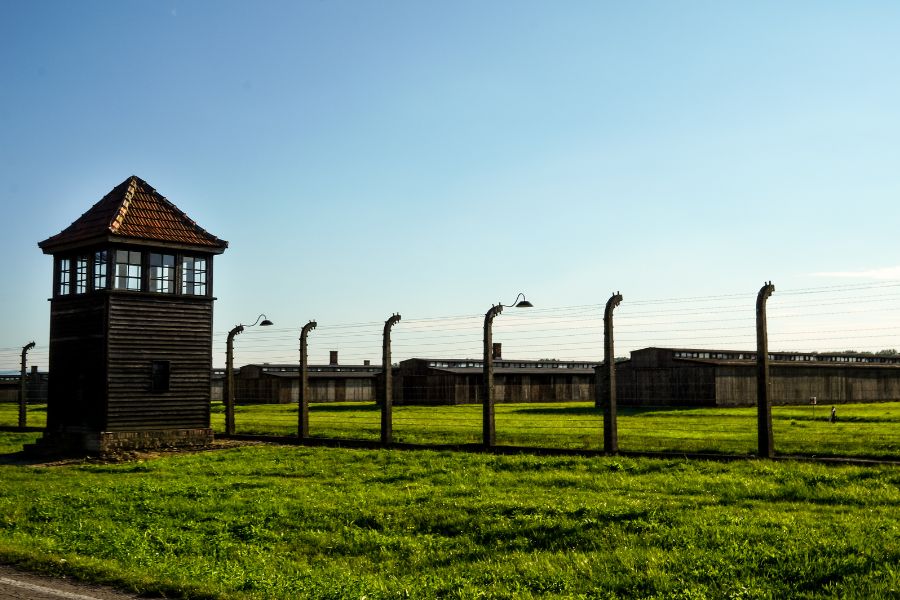 Auschwitz Tour – Tickets, Transport, Camps & Guided Tour 