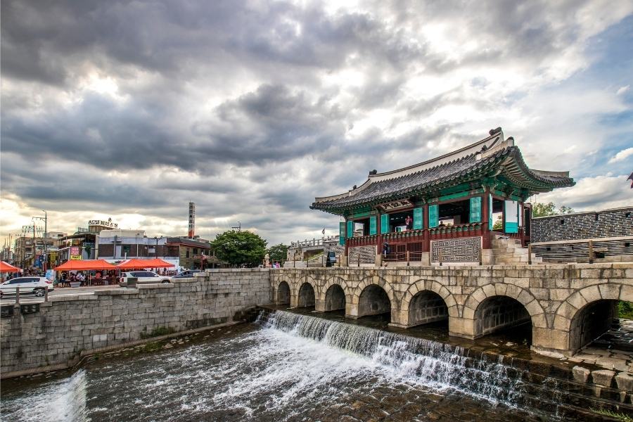 Best Places for Digital Nomads in South Korea - Suwon