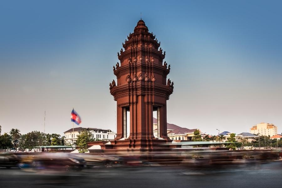 Things to See in Phnom Penh - Independence Monument Phnom Penh