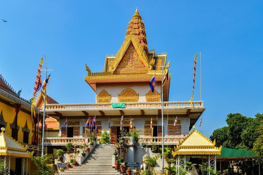 Things to See in Phnom Penh - Wat Ounalom