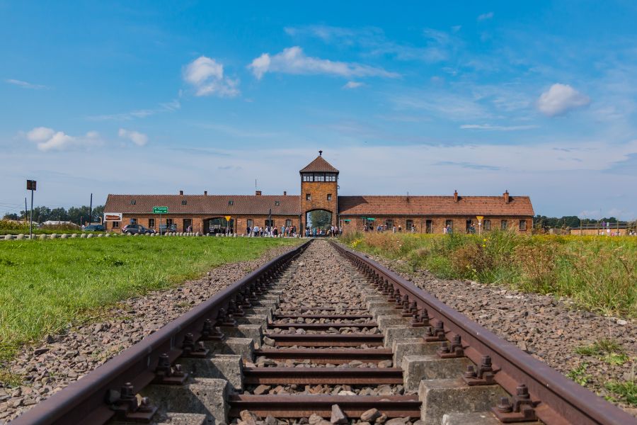 Auschwitz Tour – Tickets, Transport, Camps & Guided Tour