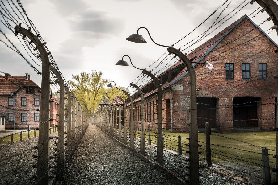 Auschwitz Tour – Tickets, Transport, Camps & Guided Tour