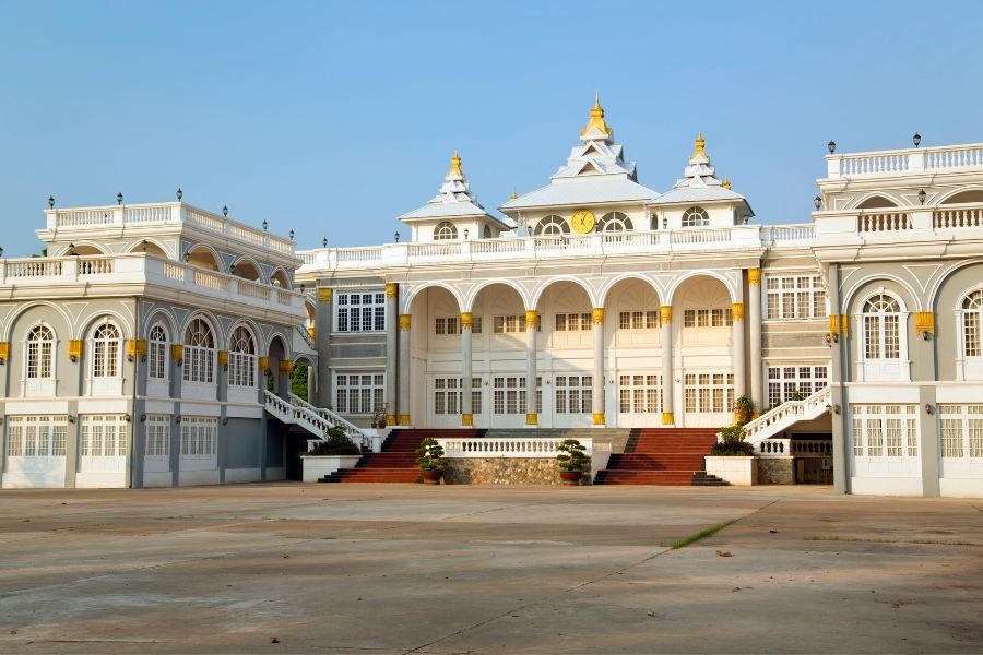 Vientiane Travel Guide - Presidential Palace of Vientiane