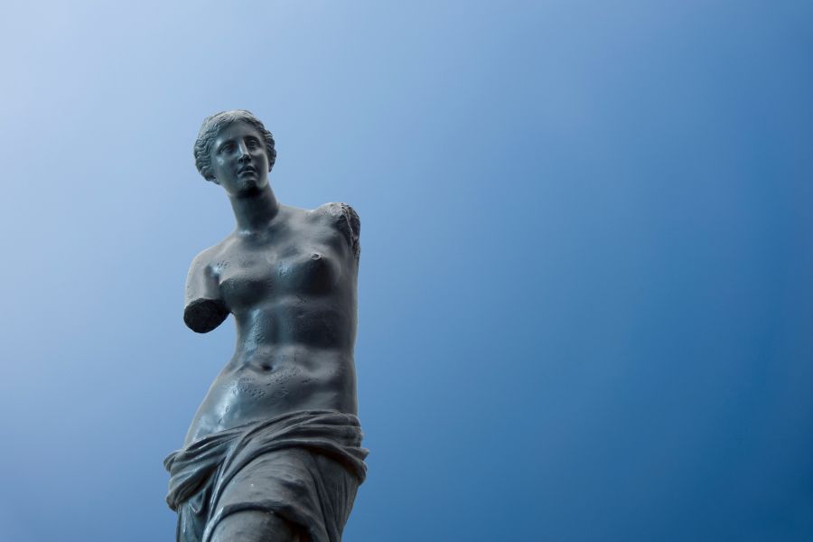 10 Famous Statues in Europe to See - Venus de Milo