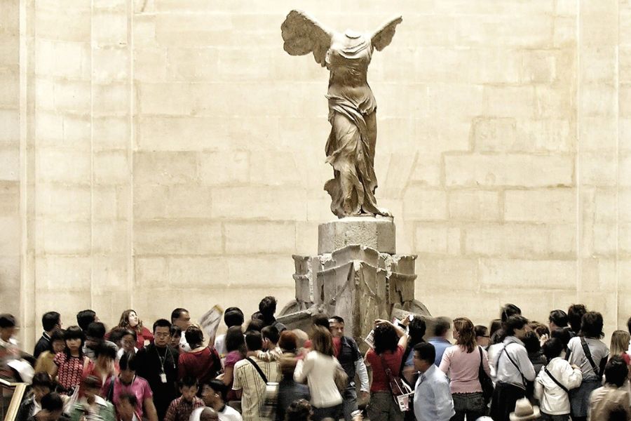 Famous Statues in Europe - Victory of Samothrace 