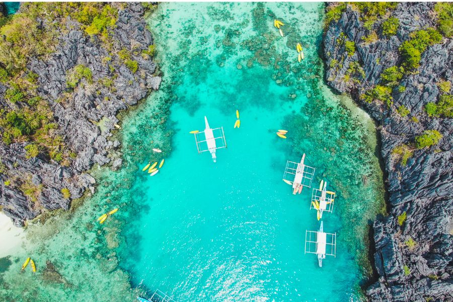 Taking a boat trip at El Nido