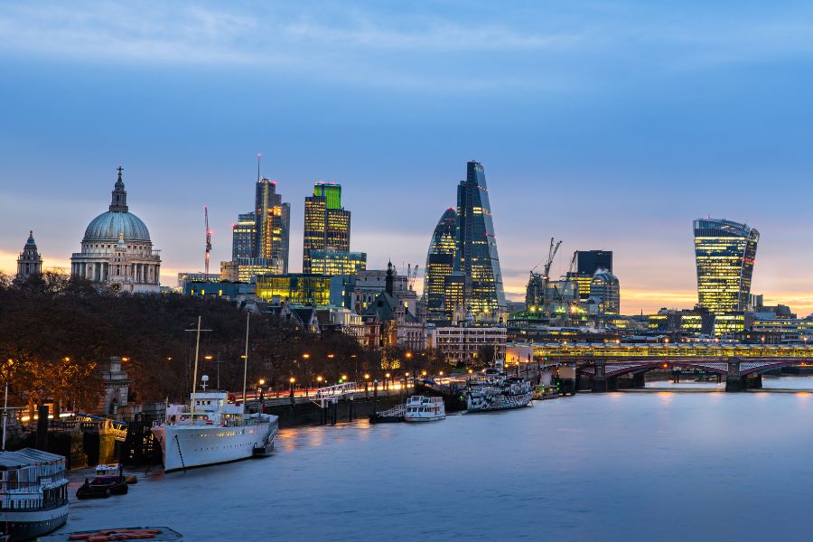 The 12 Best Cities for Digital Nomads in the United Kingdom - 3. London