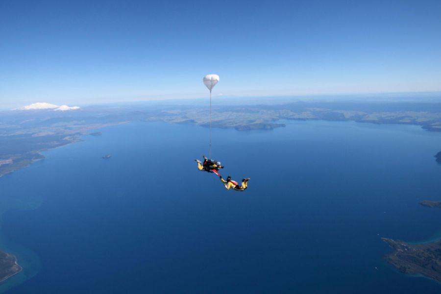 Lake Taupo skydiving