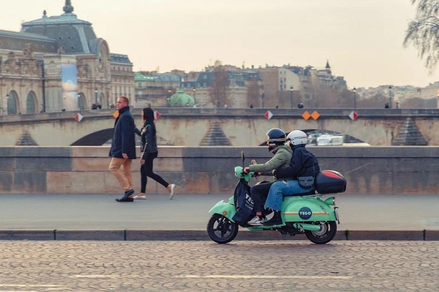 Scooter in Paris