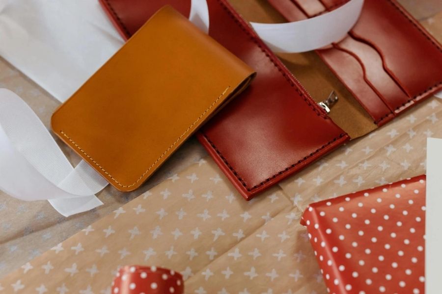 Wallet with compartments