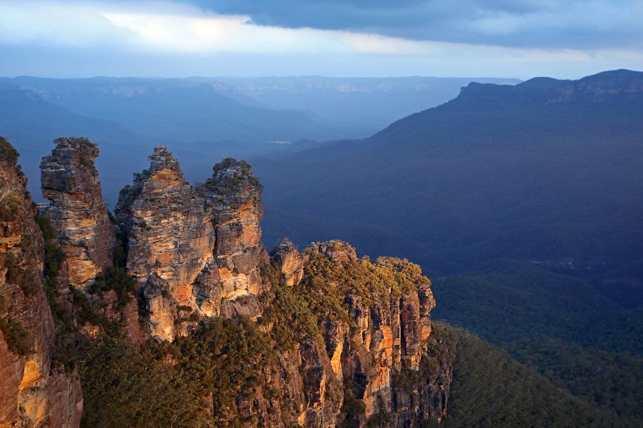 Discover the Majestic Blue Mountains