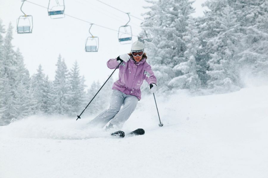 skiing woman