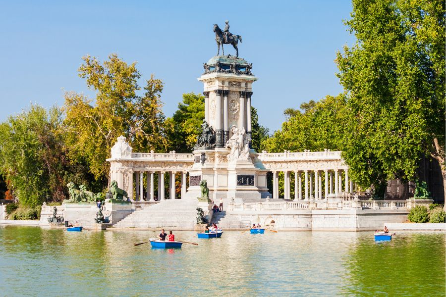 retiro park - people boating on a lake