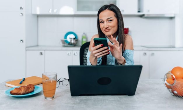 Crucial Tips for Digital Nomads to Maintain a Thriving Online Business